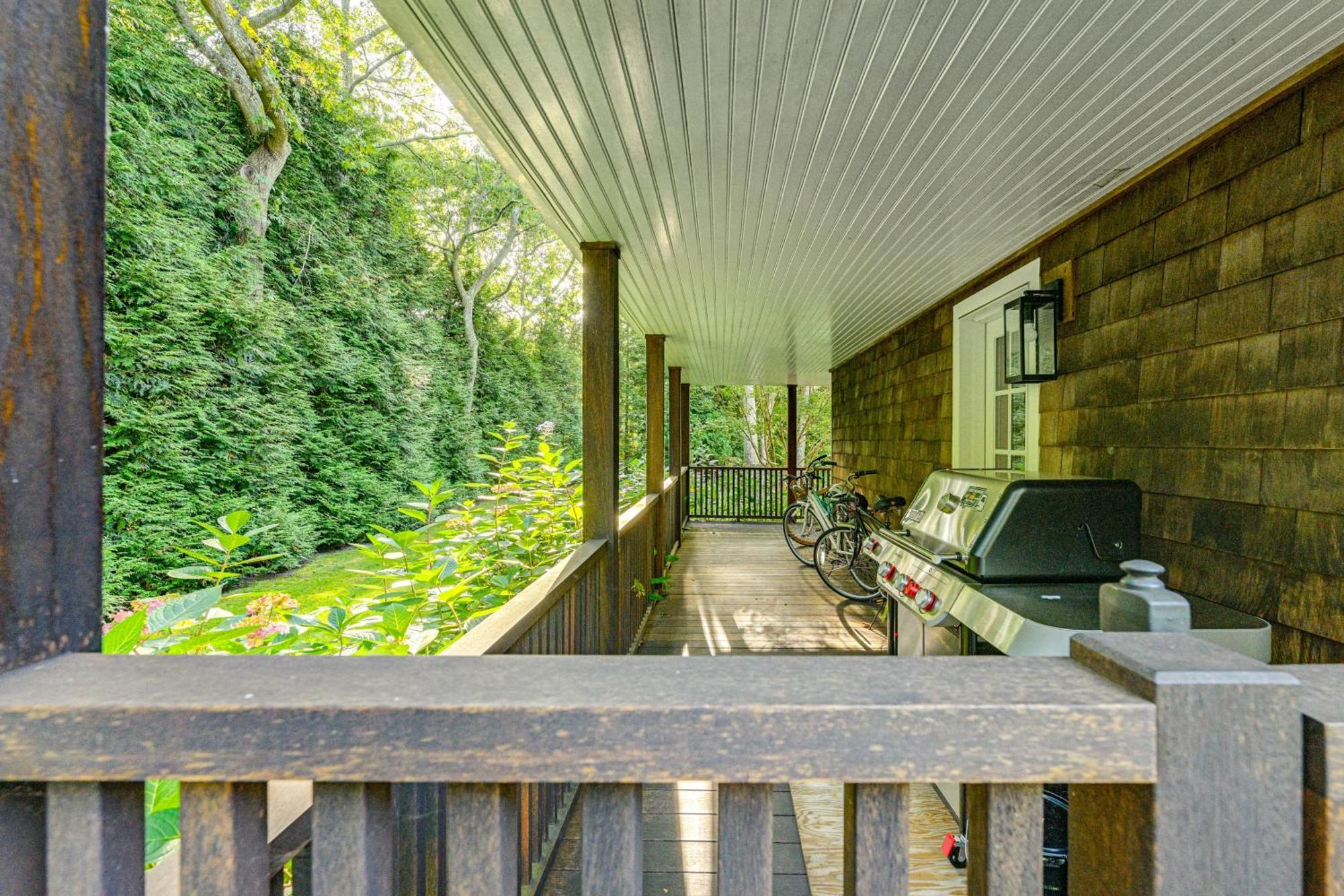 2 Mi To Beach Dog-Friendly Home In Wainscott! Exterior photo