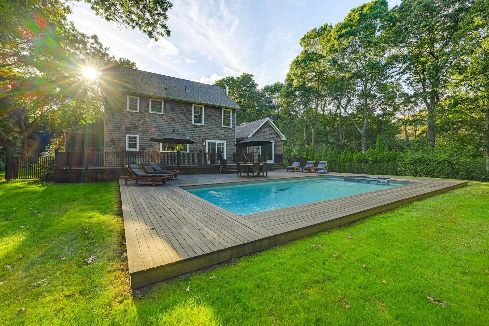 2 Mi To Beach Dog-Friendly Home In Wainscott! Exterior photo